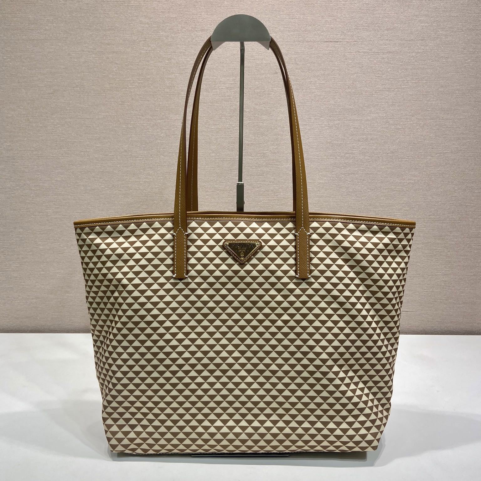 Pra*a shopping bags